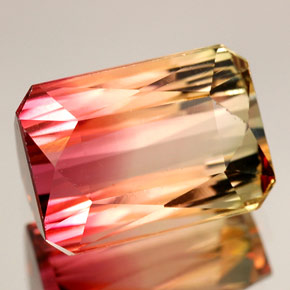 9.35カラットの天然ウォーターメロントルマリン（13.3×9.6 mm・エメラルドカット）