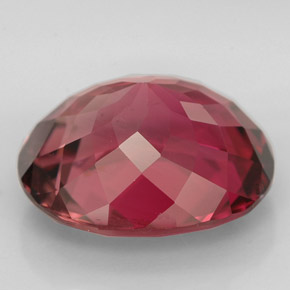 6.90カラットの天然ローズレッドトルマリン（13.2×11.2 mm・オーバルカット）
