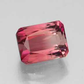 3.55カラットの天然マルチピンクトルマリン（9.1×7 mm・エメラルドカット）