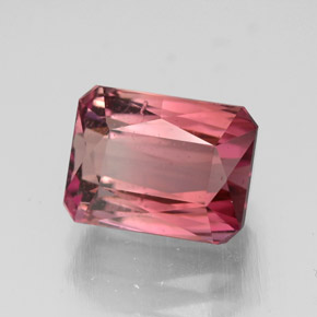 3.55カラットの天然マルチピンクトルマリン（9.1×7 mm・エメラルドカット）