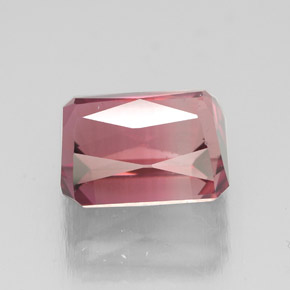 3.55カラットの天然マルチピンクトルマリン（9.1×7 mm・エメラルドカット）