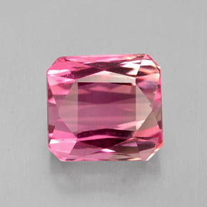 3.95カラットの天然マルチピンクトルマリン（8.6×8 mm・エメラルドカット）