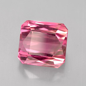 3.95カラットの天然マルチピンクトルマリン（8.6×8 mm・エメラルドカット）