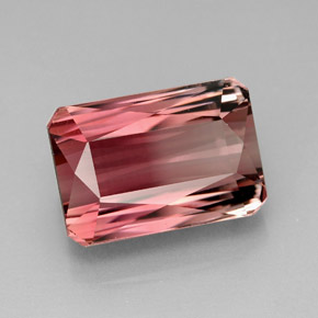 8.66カラットの天然ブロンズローズトルマリン（13.3×9.1 mm・エメラルドカット）