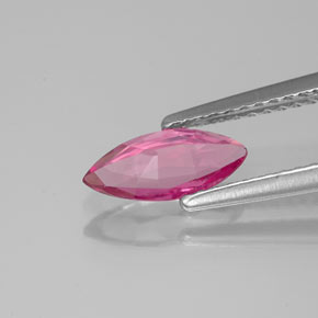 0.68カラットの天然レッドピンクトルマリン（9.4×4.3 mm・マーキス）