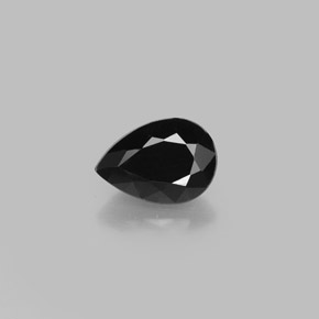 0.84カラットの天然黒トルマリン（7.3×5.1 mm・洋梨の形）
