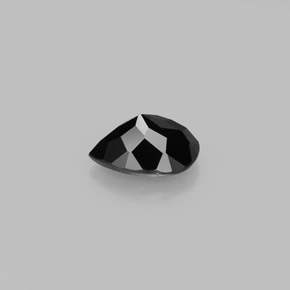 0.84カラットの天然黒トルマリン（7.3×5.1 mm・洋梨の形）