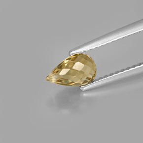 0.94カラットの天然緑がかったゴールドトルマリン（7.3×4.5 mm・ブリオレット）