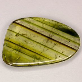 4.72カラットの天然マルチカラートルマリン（19.2×13.7 mm・透明）