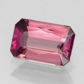 2.55カラットの天然マルチピンクトルマリン（10.5×7 mm・エメラルドカット）