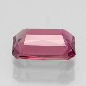 2.55カラットの天然マルチピンクトルマリン（10.5×7 mm・エメラルドカット）