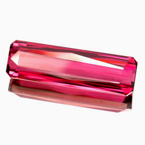10.98カラットの天然パープルピンクトルマリン（25.4×7.7 mm・エメラルドカット）
