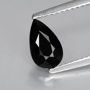 0.77カラットの天然黒トルマリン（8.3×5 mm・洋梨の形）