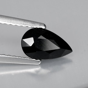 0.77カラットの天然黒トルマリン（8.3×5 mm・洋梨の形）