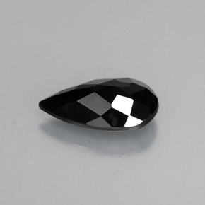 0.77カラットの天然黒トルマリン（8.3×5 mm・洋梨の形）