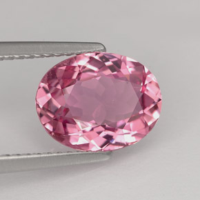 2.40カラットの天然ピンクトルマリン（10.3×8 mm・オーバルカット）
