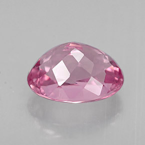 1.69カラットの天然ピンクトルマリン（8.3×6.4 mm・オーバルカット）