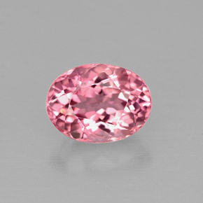 1.67カラットの天然ピンクトルマリン（8.3×6.3 mm・オーバルカット）