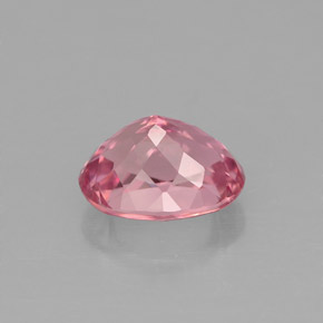 1.67カラットの天然ピンクトルマリン（8.3×6.3 mm・オーバルカット）