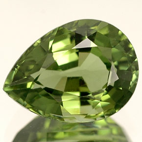 1.35カラットの天然グリーントルマリン（8.2×6.1 mm・洋梨の形）