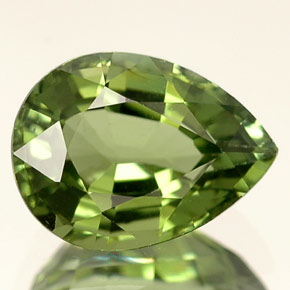 1.35カラットの天然グリーントルマリン（8.2×6.1 mm・洋梨の形）