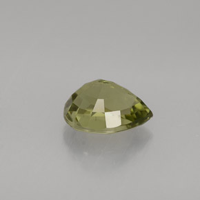 1.21カラットの天然黄色がかった緑トルマリン（7.7×6.1 mm・洋梨の形）
