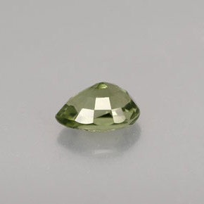 0.93カラットの天然グリーントルマリン（7.2×5.3 mm・洋梨の形）