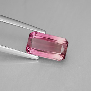 1.97カラットの天然マルチピンクトルマリン（9.5×5.5 mm・エメラルドカット）
