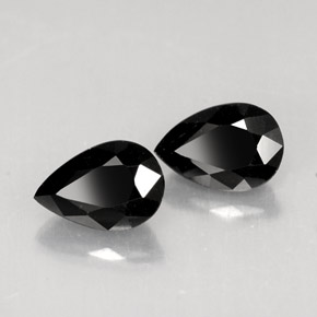 カラットの天然黒トルマリン（5.9×4 mm・洋梨の形）