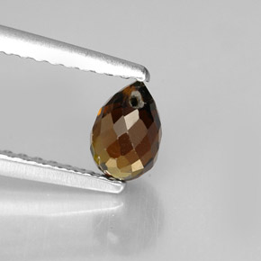 0.62カラットの天然緑がかったオレンジトルマリン（5.6×4 mm・ブリオレット）