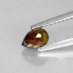 0.62カラットの天然緑がかったオレンジトルマリン（5.6×4 mm・ブリオレット）