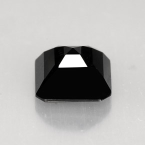 1.23カラットの天然黒トルマリン（6.4×6.3 mm・エメラルドカット）