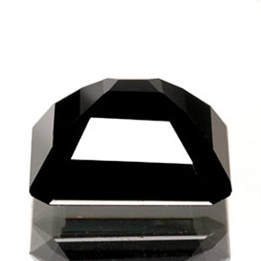 1.76カラットの天然黒トルマリン（7.7×6.7 mm・エメラルドカット）