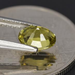 0.79カラットの天然ゴールデングリーントルマリン（6.7×4.9 mm・オーバルカット）
