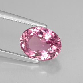 1.89カラットの天然ピンクトルマリン（8.9×6.8 mm・オーバルカット）