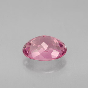 1.89カラットの天然ピンクトルマリン（8.9×6.8 mm・オーバルカット）