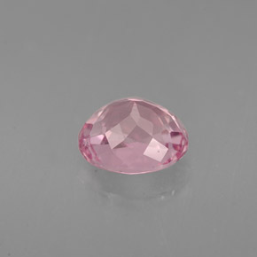 1.74カラットの天然ピンクトルマリン（8×6.7 mm・オーバルカット）
