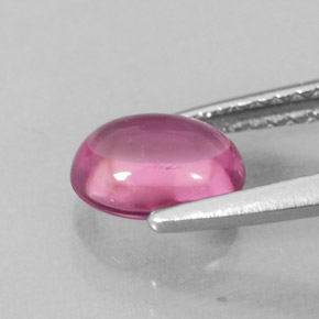 1.02カラットの天然ディープピンクトルマリン（7×5.4 mm・オーバルカット）