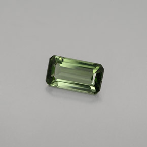 0.77カラットの天然グリーントルマリン（7.4×4 mm・エメラルドカット）