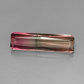 9.99カラットの天然マルチカラートルマリン（24.8×6.9 mm・エメラルドカット）