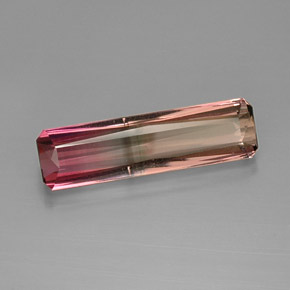 9.99カラットの天然マルチカラートルマリン（24.8×6.9 mm・エメラルドカット）