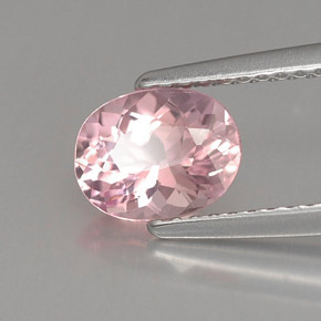 1.10カラットの天然ピンクトルマリン（7.6×6 mm・オーバルカット）