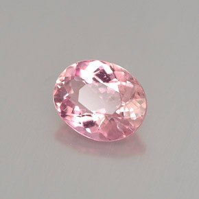 0.82カラットの天然ピンクトルマリン（7×5.6 mm・オーバルカット）