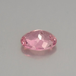 0.82カラットの天然ピンクトルマリン（7×5.6 mm・オーバルカット）