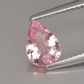 0.90カラットの天然ピンクトルマリン（8.2×5.8 mm・洋梨の形）