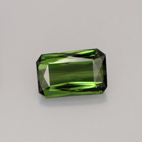 1.53カラットの天然グリーントルマリン（8.5×5.6 mm・エメラルドカット）