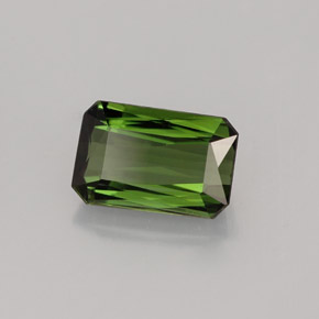 1.53カラットの天然グリーントルマリン（8.5×5.6 mm・エメラルドカット）