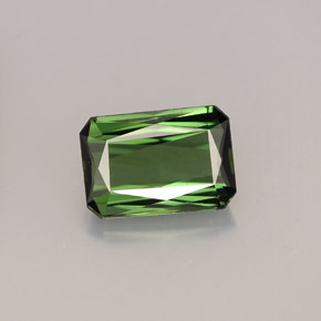 1.36カラットの天然グリーントルマリン（7.9×5.5 mm・エメラルドカット）