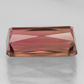 5.55カラットの天然マルチカラートルマリン（13.9×6.5 mm・エメラルドカット）