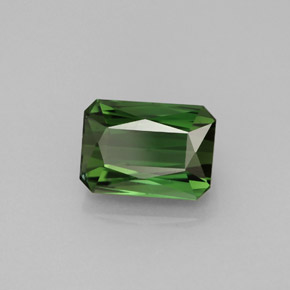 2.24カラットの天然グリーントルマリン（8.6×6.1 mm・エメラルドカット）